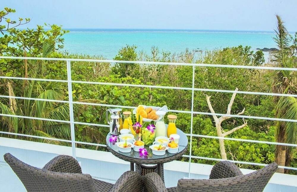 姫仕様のベッドルームとプライベートプールに心華やぐ3355419