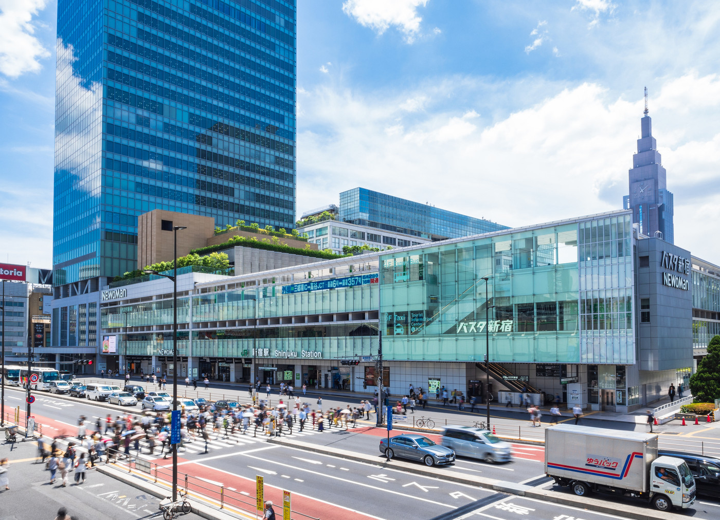 東京　新宿駅南口