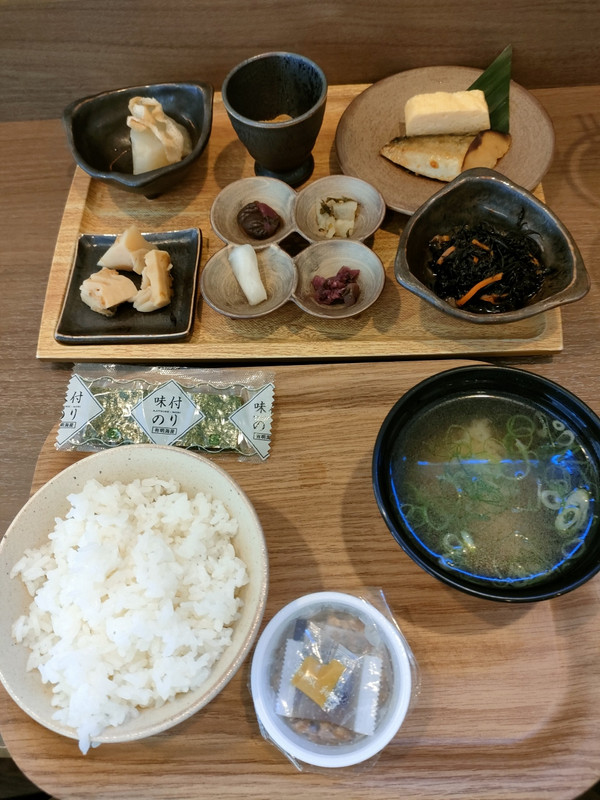 朝食