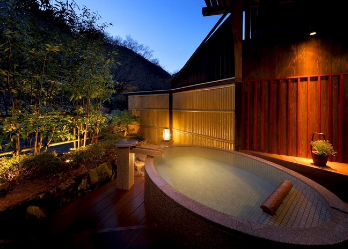 貸切風呂は全部で3タイプ。こちらの「森のかくれんぼ」は「五百川」のせせらぎが心地よく聞こえます