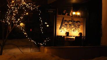 施設の正面 (日没後) / 2