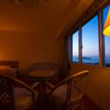 客室の窓からも海が見渡せる / 4