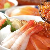 箱根湯本温泉 天成園（神奈川県 旅館）：朝食に出てくる「海鮮丼」は、好みの食材を食べられる量だけ盛ってもらえます。 / 3