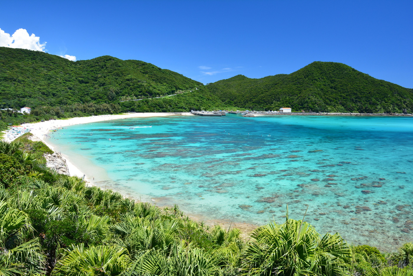 渡嘉敷島の阿波連ビーチ