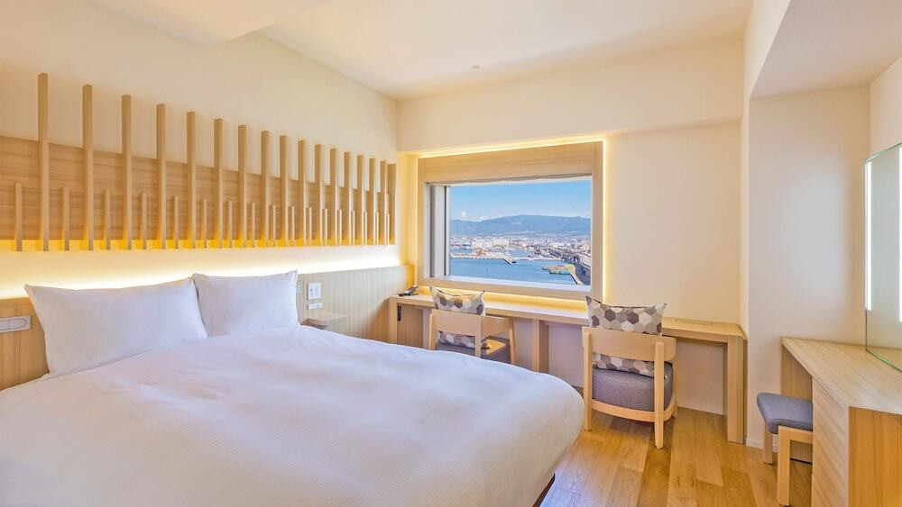 朝からスパークリングワインと生ハムで優雅な気分に♪4277618