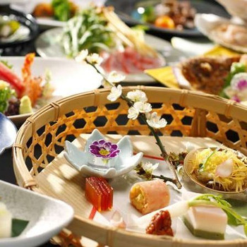 夕食もお部屋で二人きり♡彩り豊かな会席料理3443320