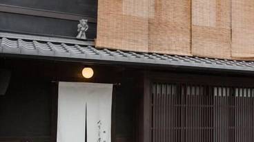 施設の入り口 / 2