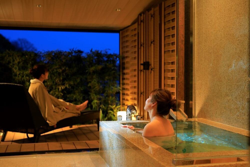 西館/貴賓室 吉兆の銀泉露天風呂②