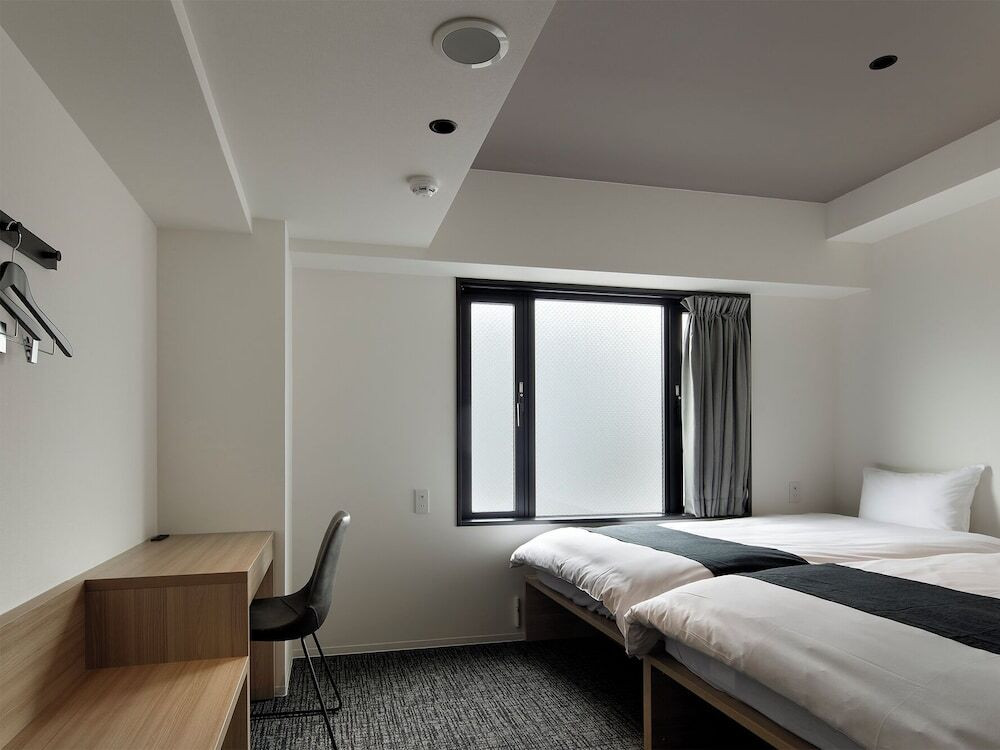 壁一面の本棚が圧巻！2,500冊以上の本を取り揃えた本屋併設のホテル3984440