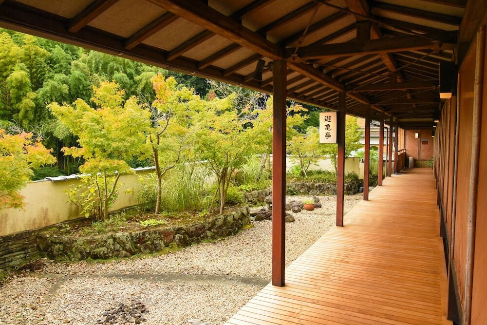 着物で彩られた全館畳敷きの宿 楽山やすだ（キモノデイロドラレタゼンカンタタミジキノヤド ラクヤマヤスダ） / 2
