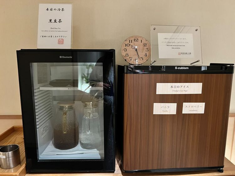 大浴場の近くの飲み物とアイス / 1