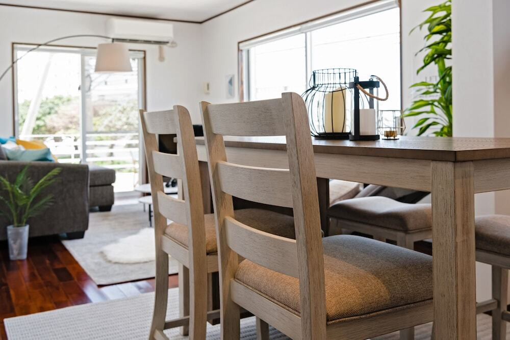 客室内のダイニングエリア