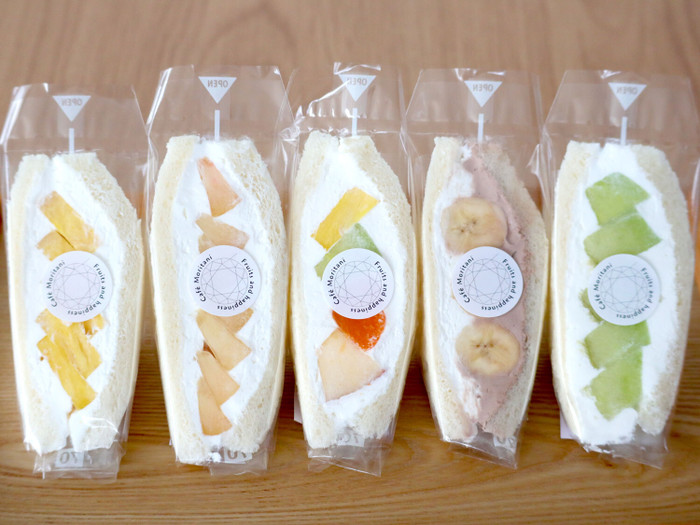 程よい甘さで何個でも食べられそうなフルーツサンドや、素材そのままの濃厚なコールドプレスジュースも大人気