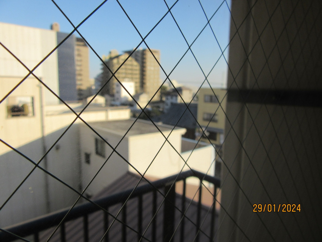 部屋からの眺望、明石大橋はほとんど見えない。