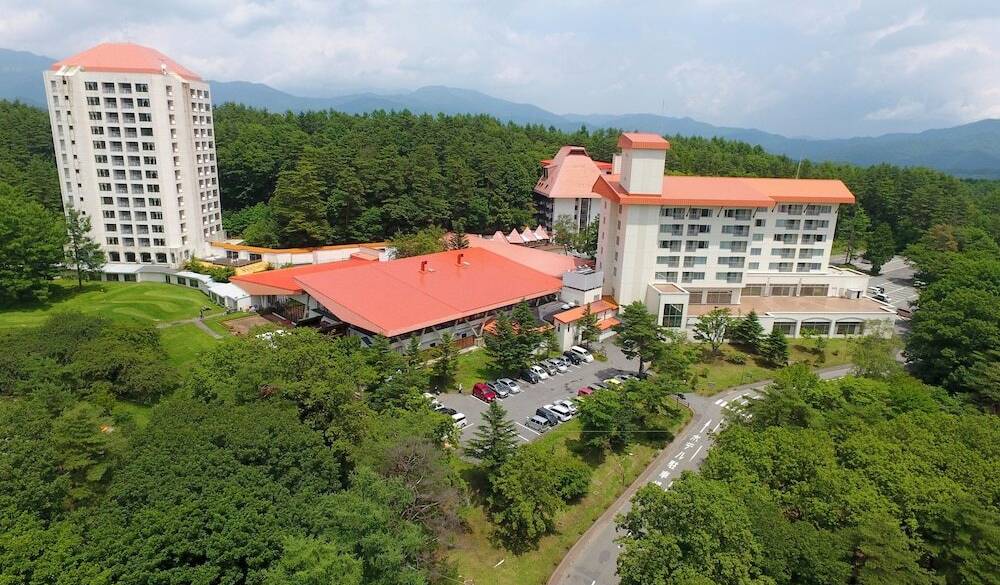 草津の山に佇む
自然豊かなホテルへ / 1