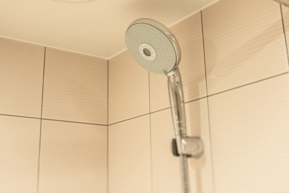 バスルームのシャワー