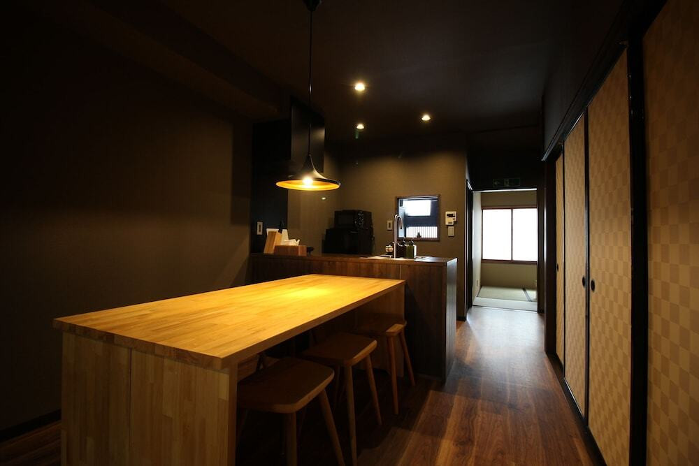 客室内のダイニングエリア