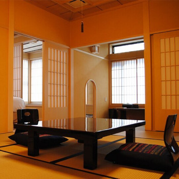 歴史を感じる和の趣とモダンが調和する心地よい室内3701856