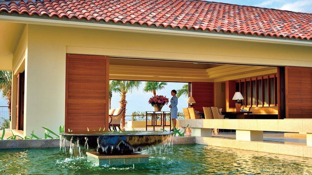 沖縄の原風景が広がる
レセプションで手続き / 3