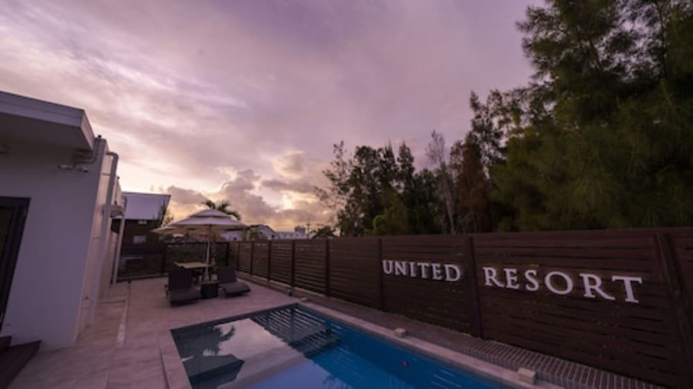 屋内 / 屋外プール