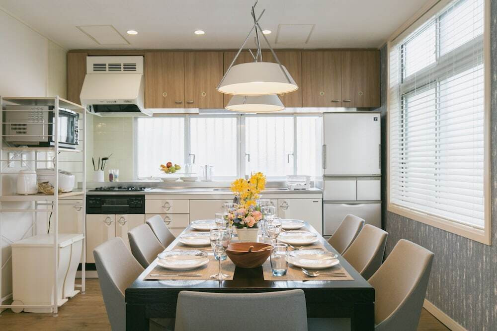 客室内のダイニングエリア