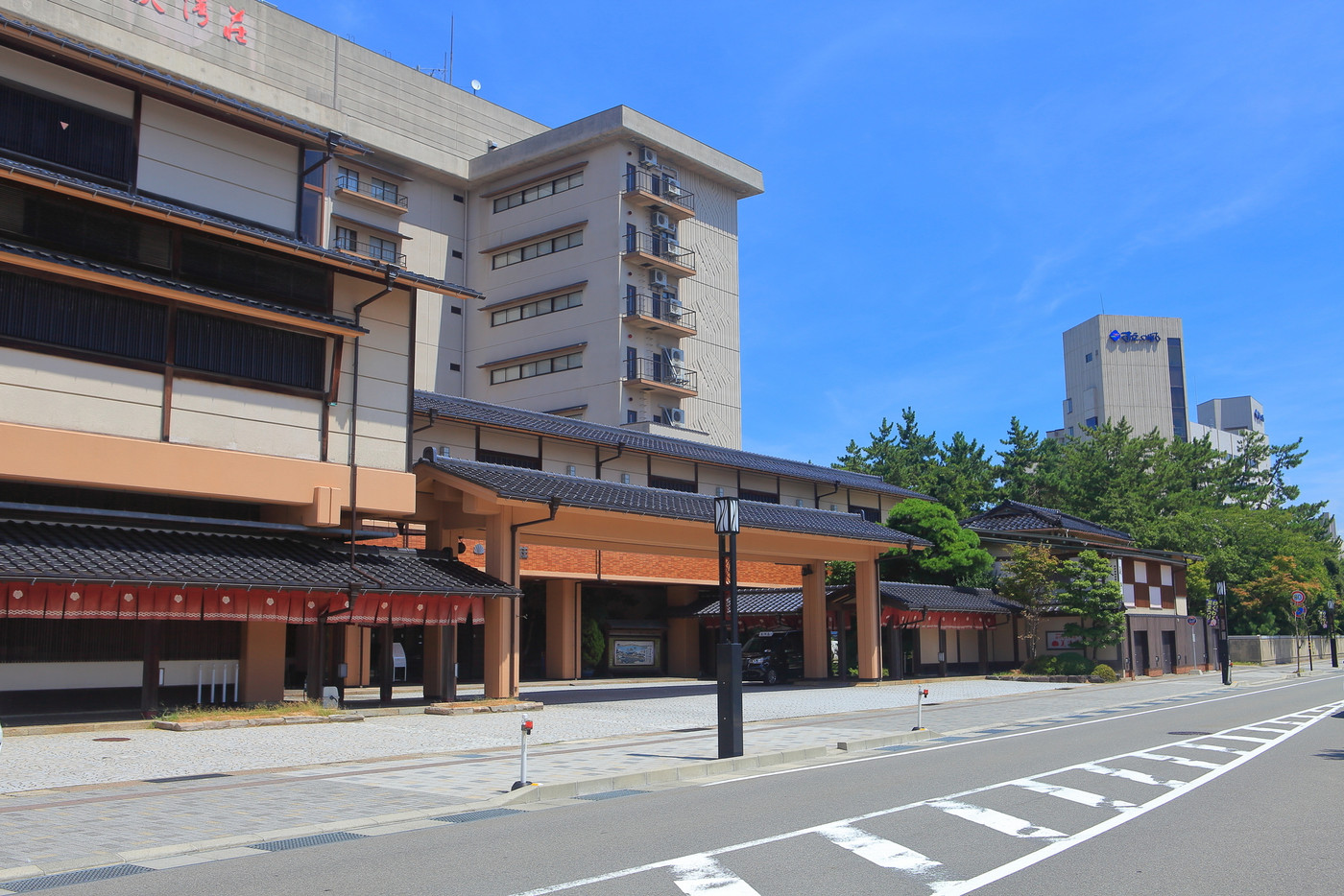 【石川県】晴天下の和倉温泉街