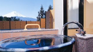 [禁煙室] 富士山側露天風呂付き和室10畳[夕食は個室食事処または客室(選択不可)にて和食／朝食はレストランにて和食]