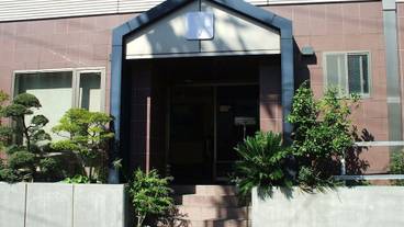 施設の入り口 / 2