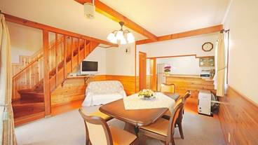 客室内のダイニングエリア / 14