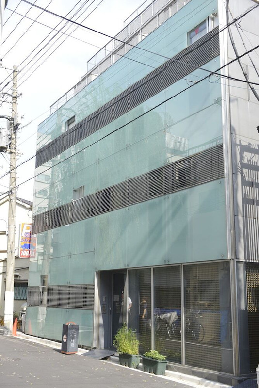 施設の正面