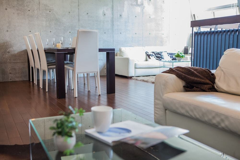 客室内のダイニングエリア