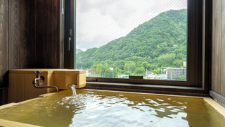 デラックスツイン 39平米 禁煙 / 渓谷側 / 天然温泉客室風呂付き