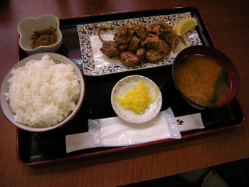 「野口鮮魚店」料理 1049521 本マグロ大トロサイコロステーキ定食(限定10食、750円)