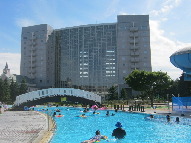 やっぱりこのホテルでは泳がないとね( ´∀｀ )。