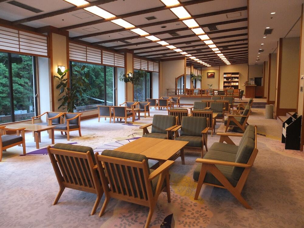 ラウンジ