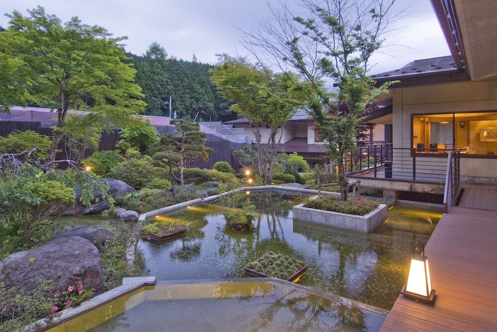 水に癒やされる庭園3719741