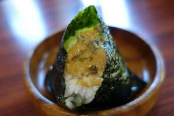 「マイクロカフェ 調布深大寺店」料理 985861 （2016/9月）「おむすび　米ぬか昆布」