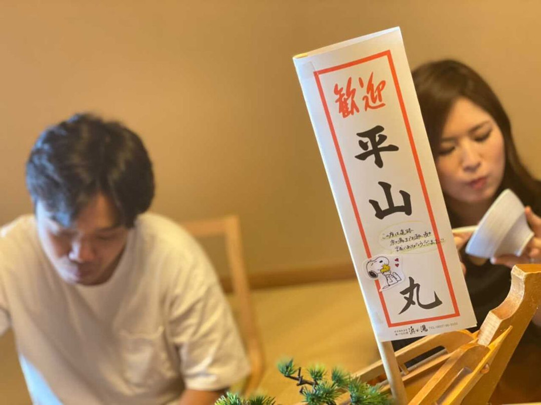 朝食にも舟盛が。女将さんが私達の持ち物を見て好きなキャラクターが分かったようで、舟盛りの旗にそのシールを貼ってくれていました！気遣いに感激しました＾＾