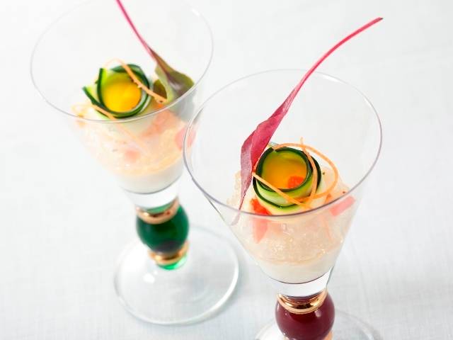 シェフ渾身の
フレンチディナーに舌鼓 / 3