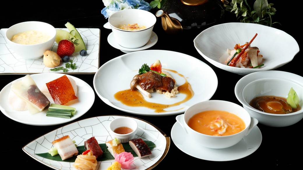 和洋中と揃ったレストラン
気分に応じた夕食を / 1