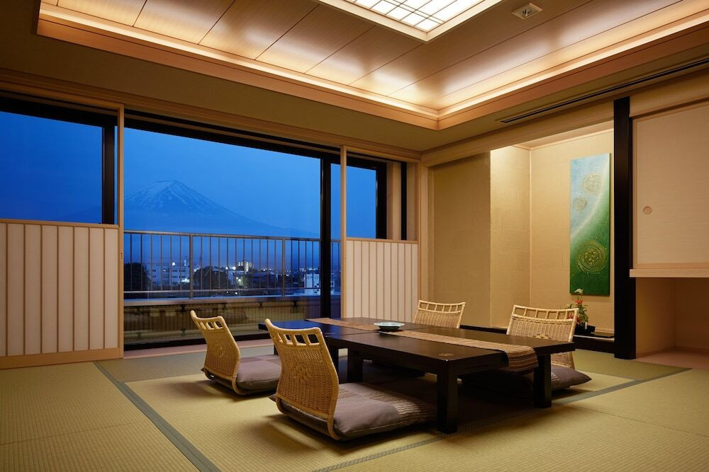 どこにいても、四季折々の絶景が楽しめる!しっとり落ち着いた温泉宿3381670