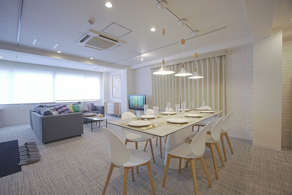 客室内のダイニングエリア