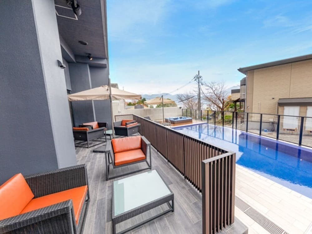 プールサイドバー