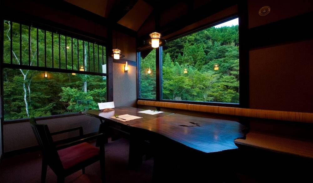 宿の個室食事処一例 / 5