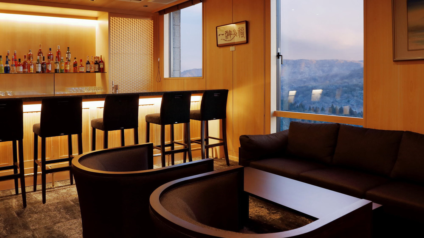 バー ラ・セゾン 店内