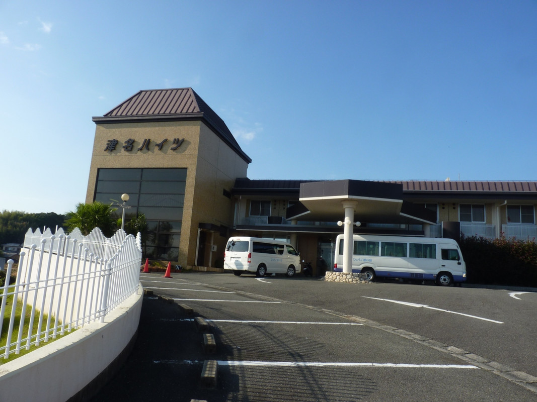 津名ハイツの玄関口