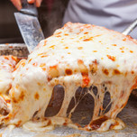大きなピザでトッピングを楽しむ♪原宿「ピッツェリア スポンティーニ」