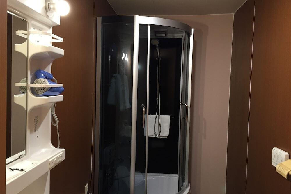 バスルームのシャワー