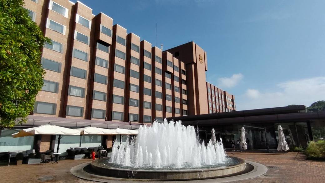 桜島が一望できるホテルのテラス / 1