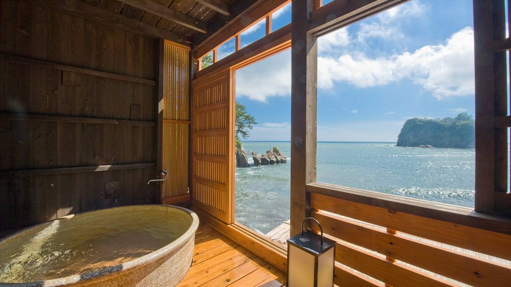 絶景の貸切風呂で
最高の朝を迎える / 2